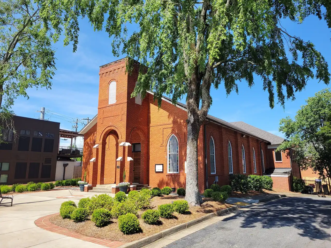 The historic red brick Woodstock Baptist Church building in downtown Woodstock
