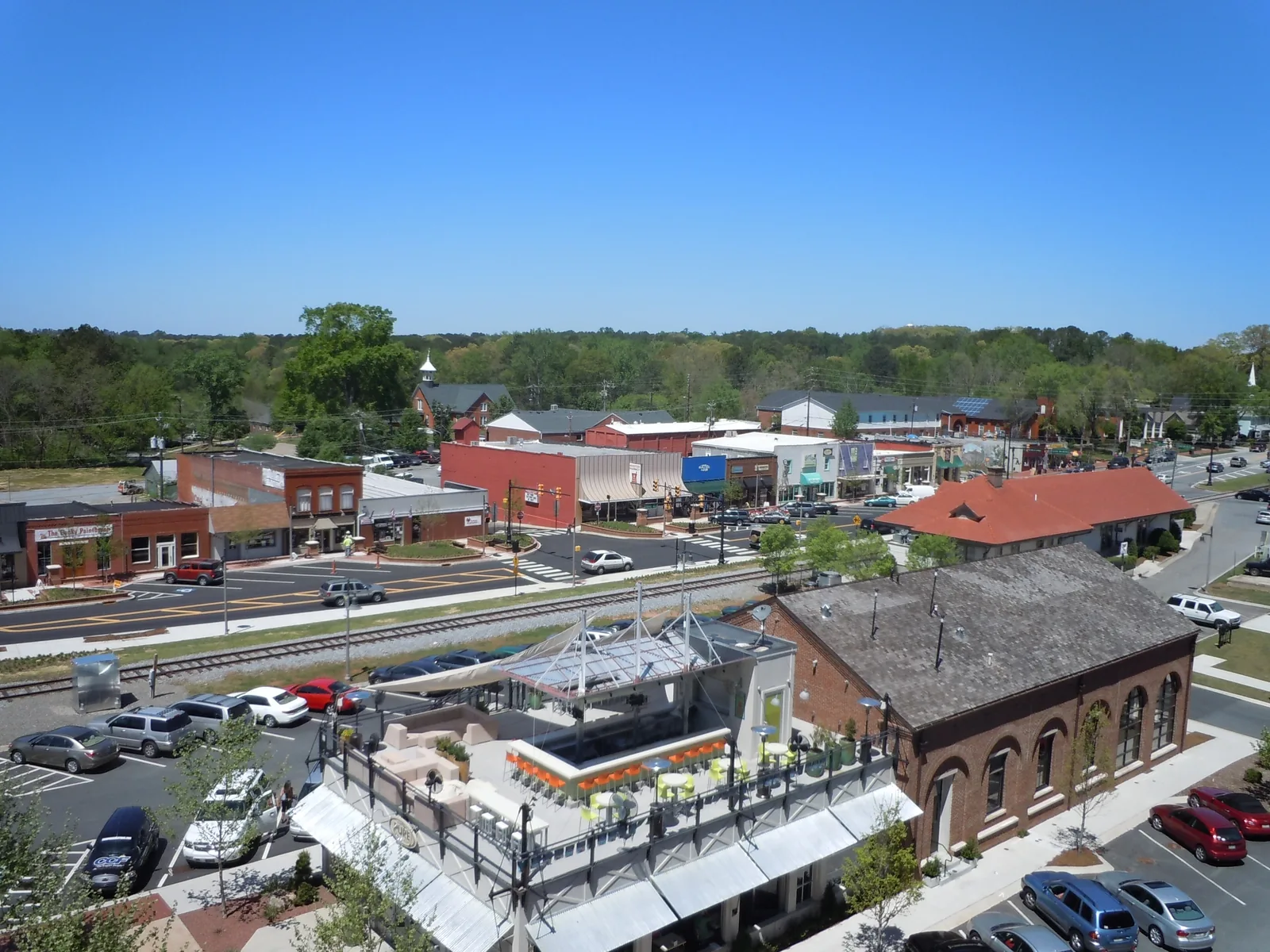 Downtown Woodstock from above, with the railroad, Main Street shops and parking